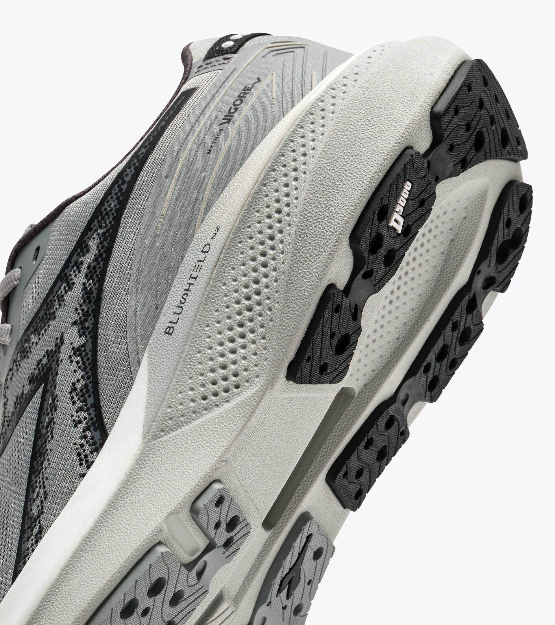 Men's Diadora Mythos Blushield Vigore V Running Shoe 5