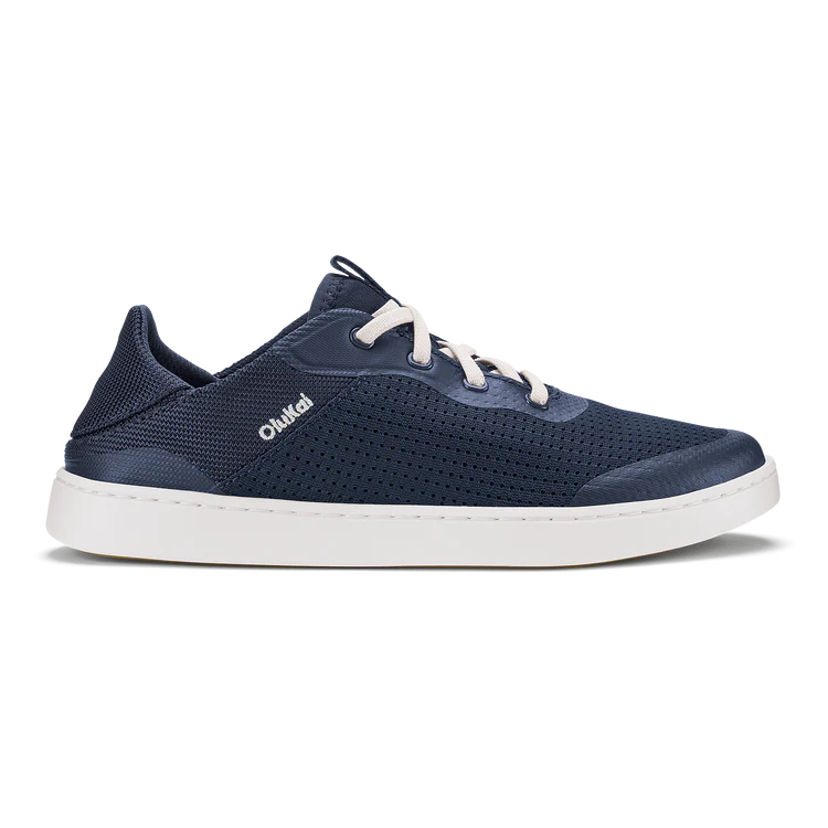 Navy blue sneaker with white sole on a white background