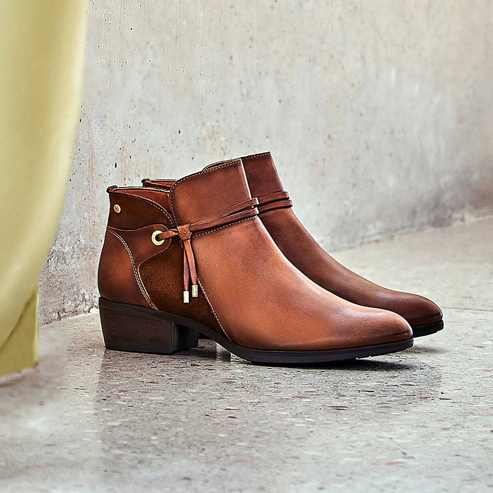 Women's Pikolinos Darcoa Ankle Boot Color: Cuero